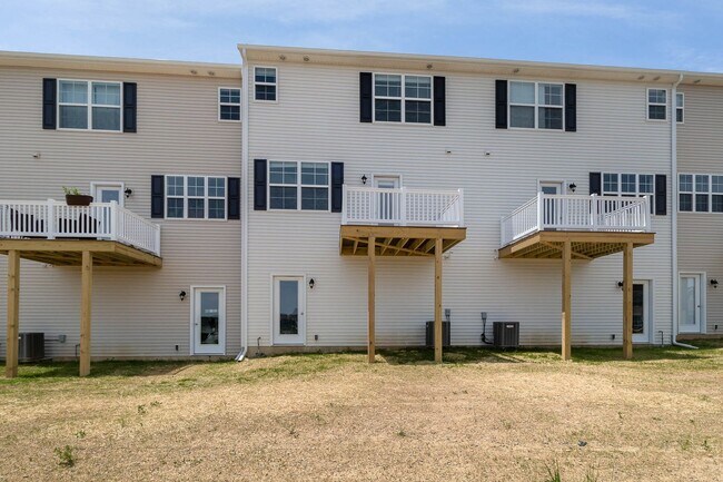 Building Photo - 1829 Shady Ln