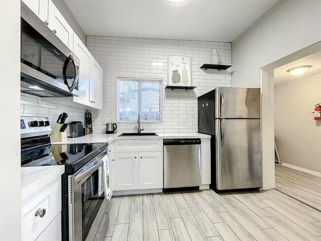 Building Photo - 1500 Davie Blvd