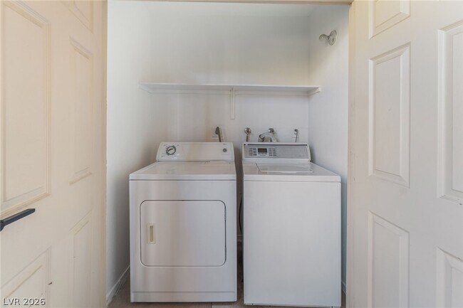 Building Photo - 5317 Indian River Dr