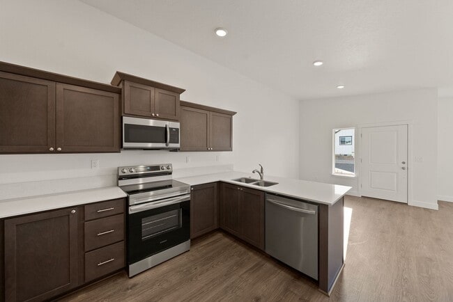 Building Photo - 50% OFF!!! Modern 3 Bed/2 Bath Single-Level Home with Open Living - Redmond