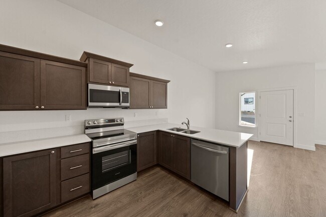 Building Photo - Modern 3 Bed/2 Bath Single-Level Home with Open Living - Redmond