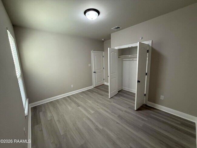 Building Photo - 404 Sparrowhawk St