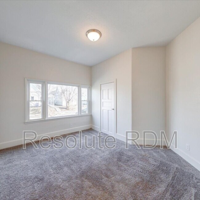 Building Photo - 1154 Villa Ave