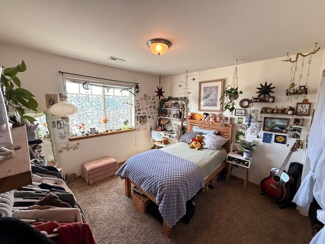 Building Photo - 4 bdrm/2.5 bath home in Barkley Area