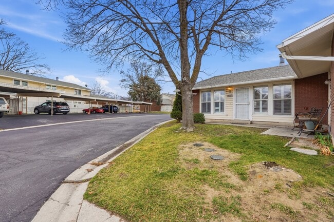 Building Photo - 5957 S Sultan Cir