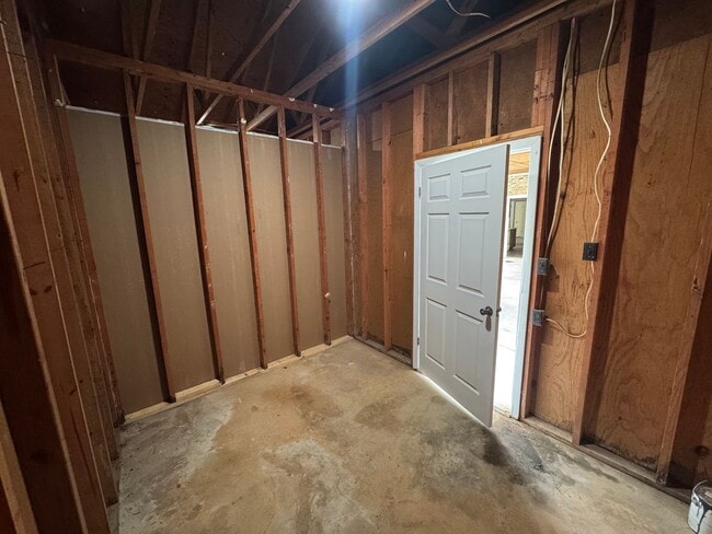 Building Photo - Commanche St Duplex