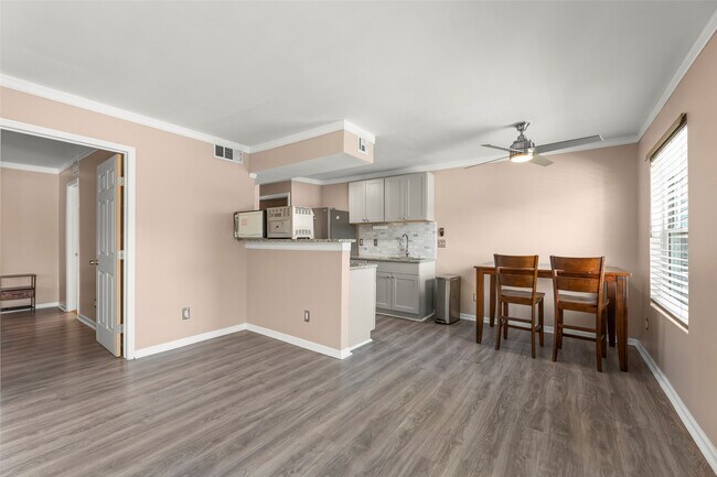 Building Photo - 2750 Holly Hall St
