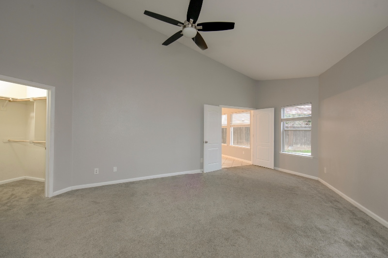 Building Photo - 7224 N Bonadelle Ave
