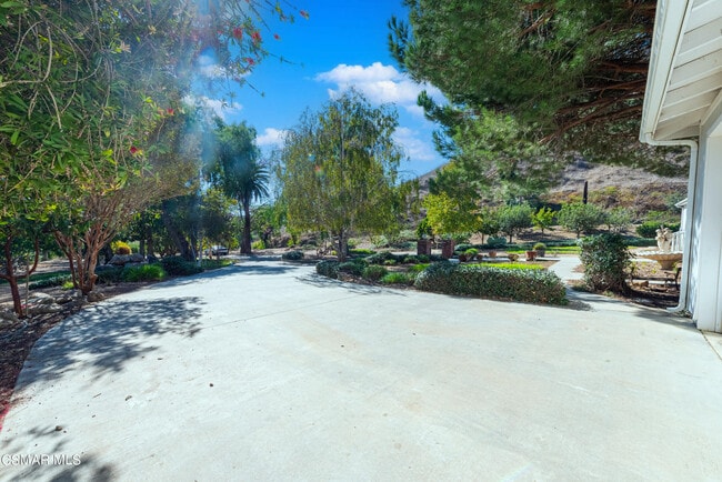 Building Photo - 1057 E La Loma Ave