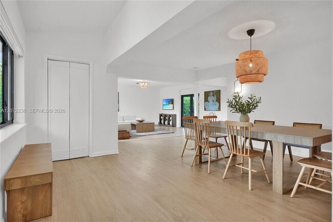 Building Photo - 125 NE 150th St