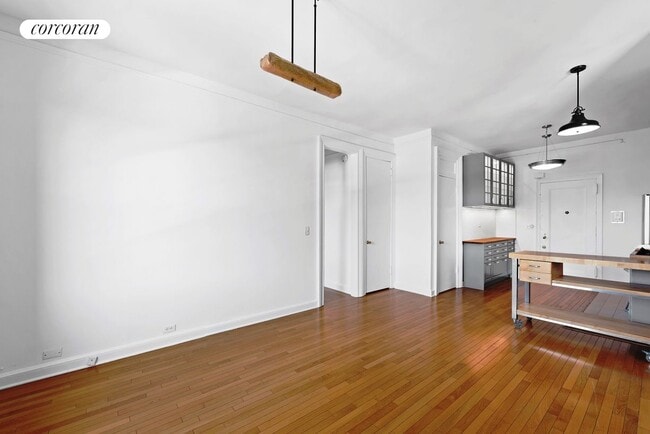 Building Photo - 510 W 110th St