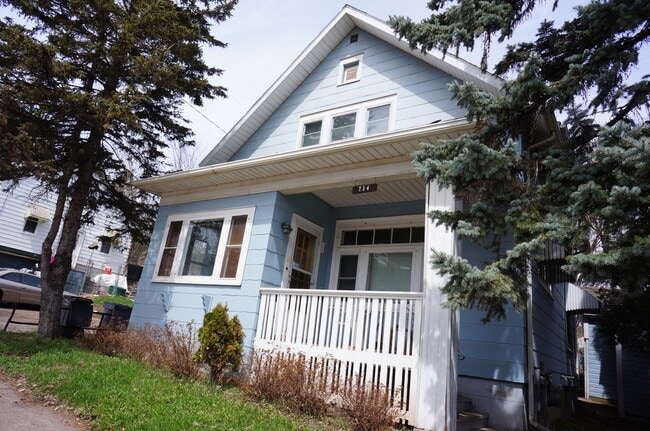Primary Photo - Available June 13th - 4 BED 2 BATH