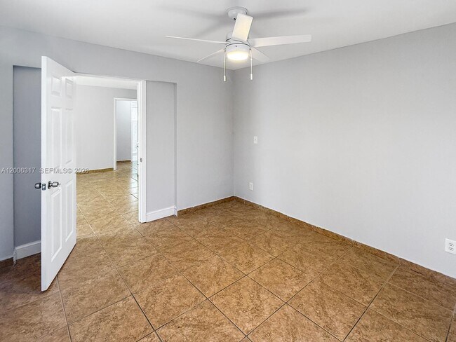 Building Photo - 1834 Harding St