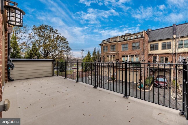 Building Photo - 10777 Symphony Park Dr