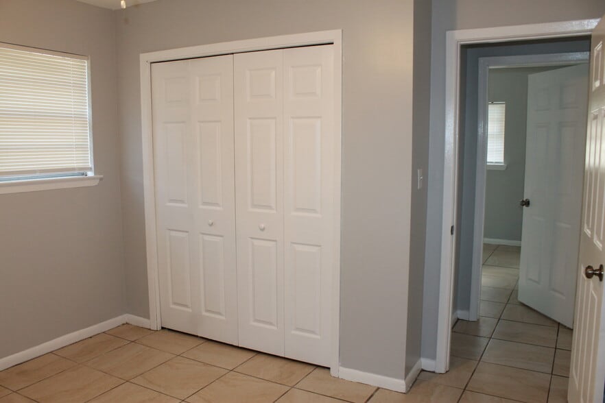 Building Photo - 849 Nantes Way