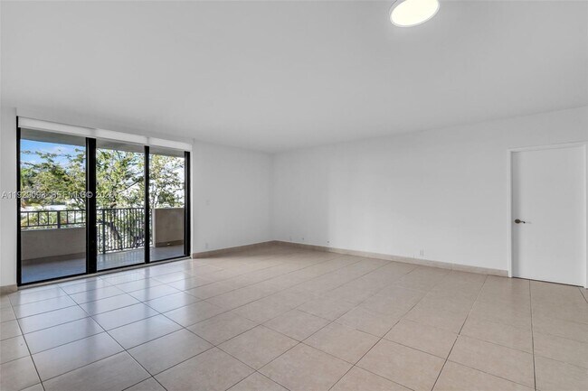 Building Photo - 121 Crandon Blvd