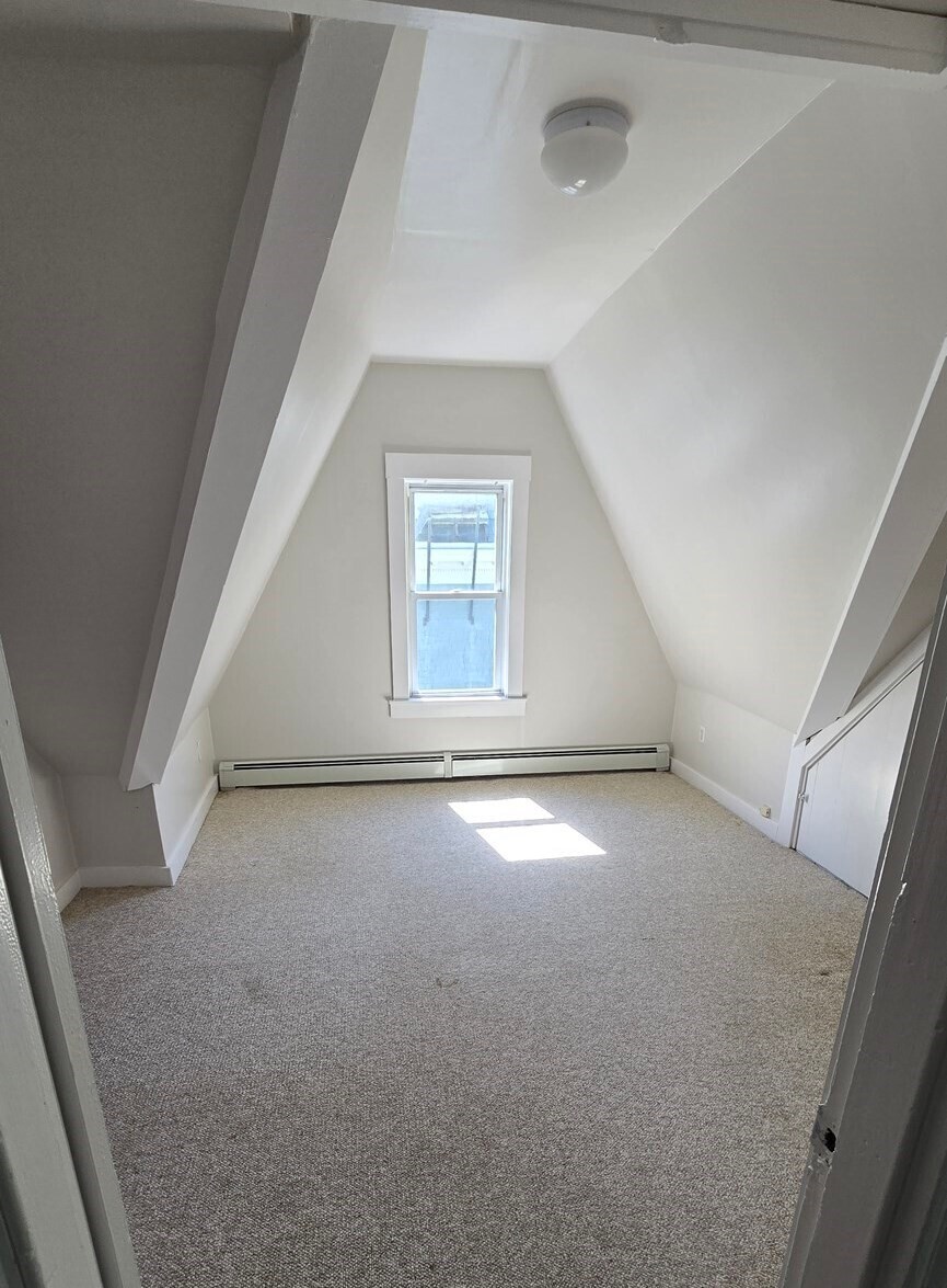 Building Photo - 33 Ashfield St