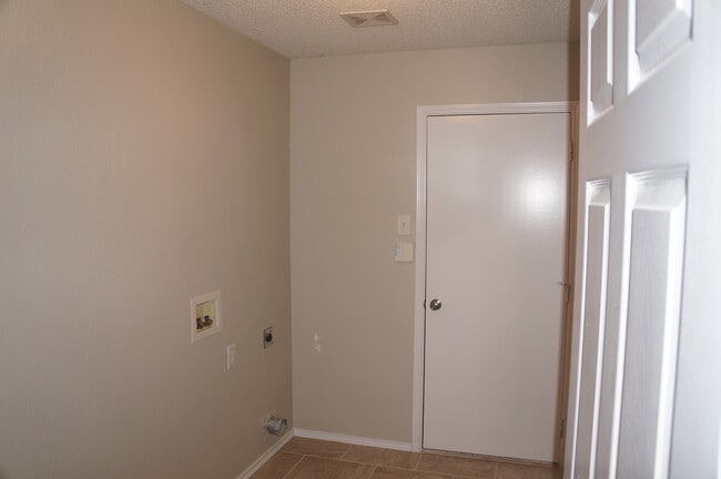 Building Photo - 3524 Bandera Ranch Rd