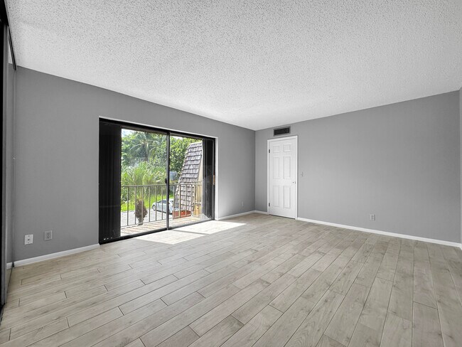 Building Photo - 166 Lake Arbor Dr