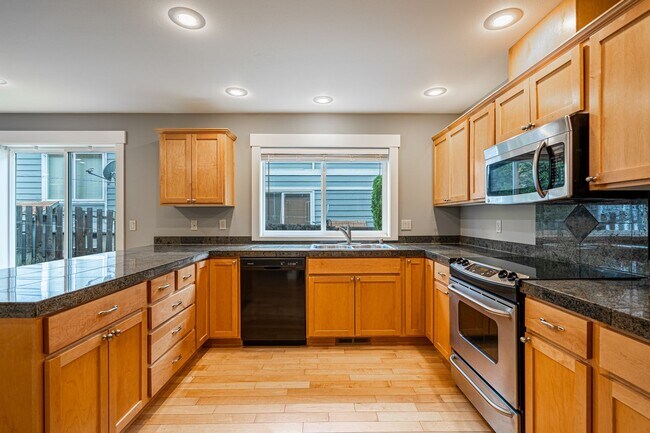 Building Photo - 3 Bedroom Townhome at The Vineyard