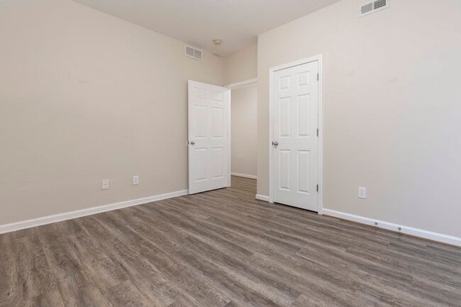 Building Photo - 301 S Dorsey Ln