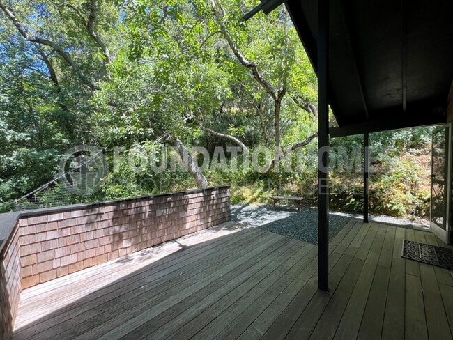 Building Photo - Picturesque 1BR/1BA Ross Cottage!  A/C! De...