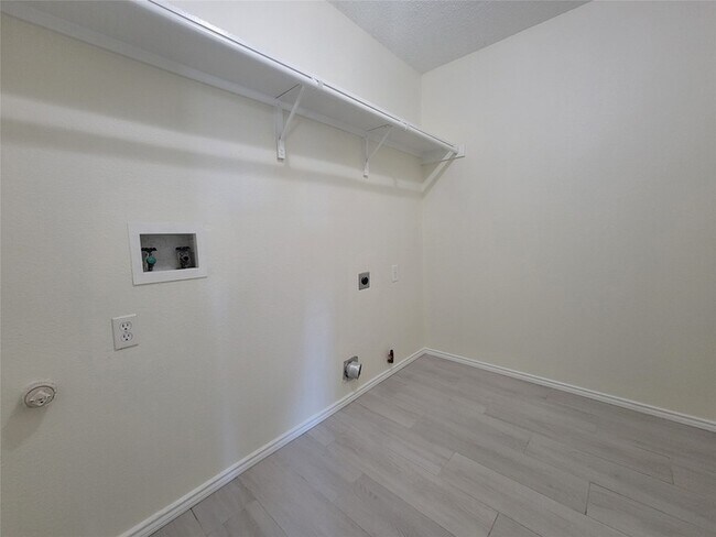 Building Photo - 1537 Fairfield Dr