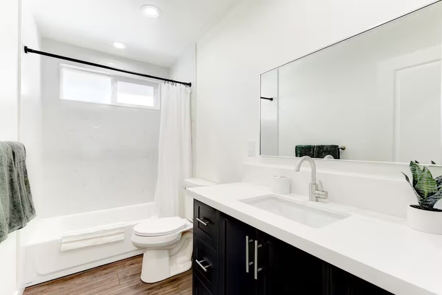 Building Photo - 1235 Manulani St