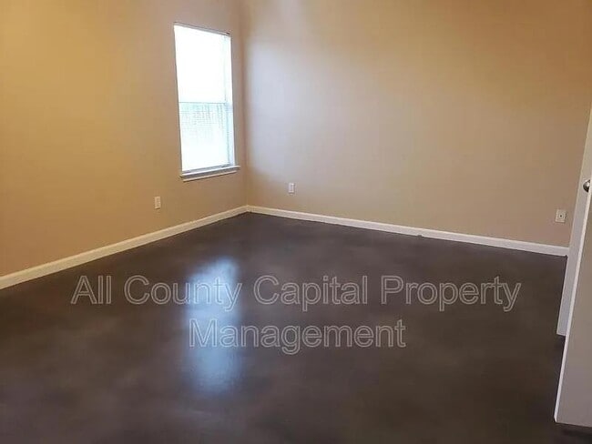 Building Photo - 133 Ashwood N