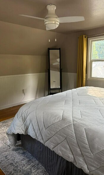 Building Photo - Charming NE Portland Apartment in a Great ...