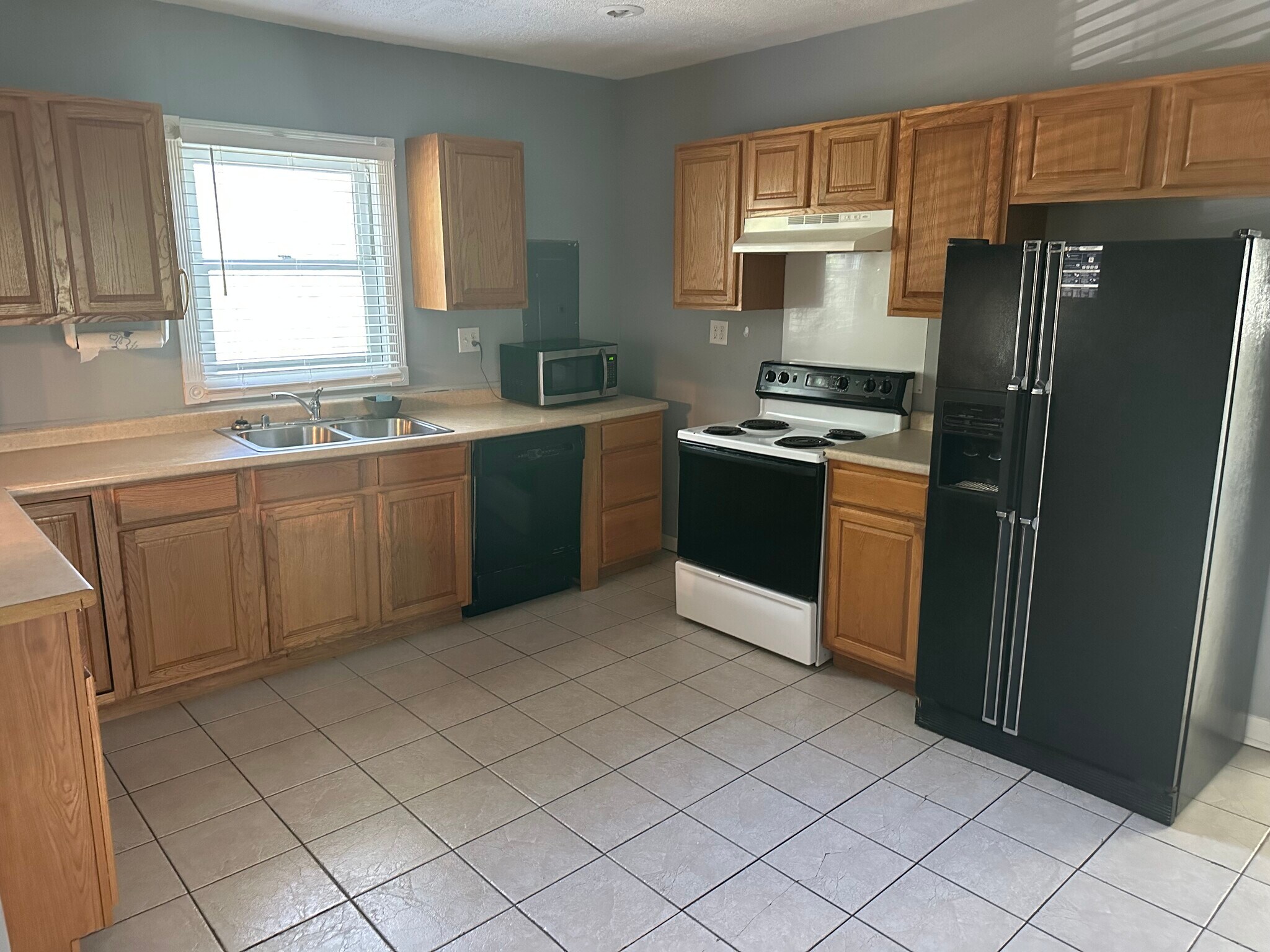 Building Photo - 1592 E 236th St