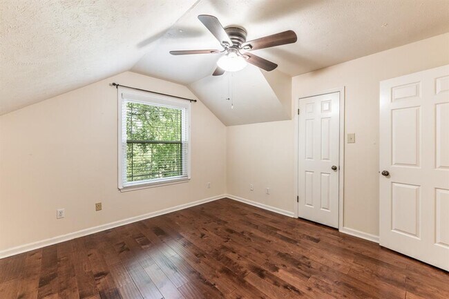 Building Photo - 1006 Amesbury Ct