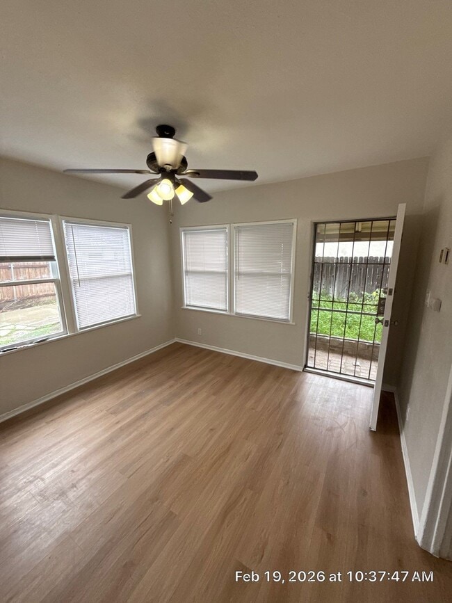 Building Photo - 946-948 E Nocta