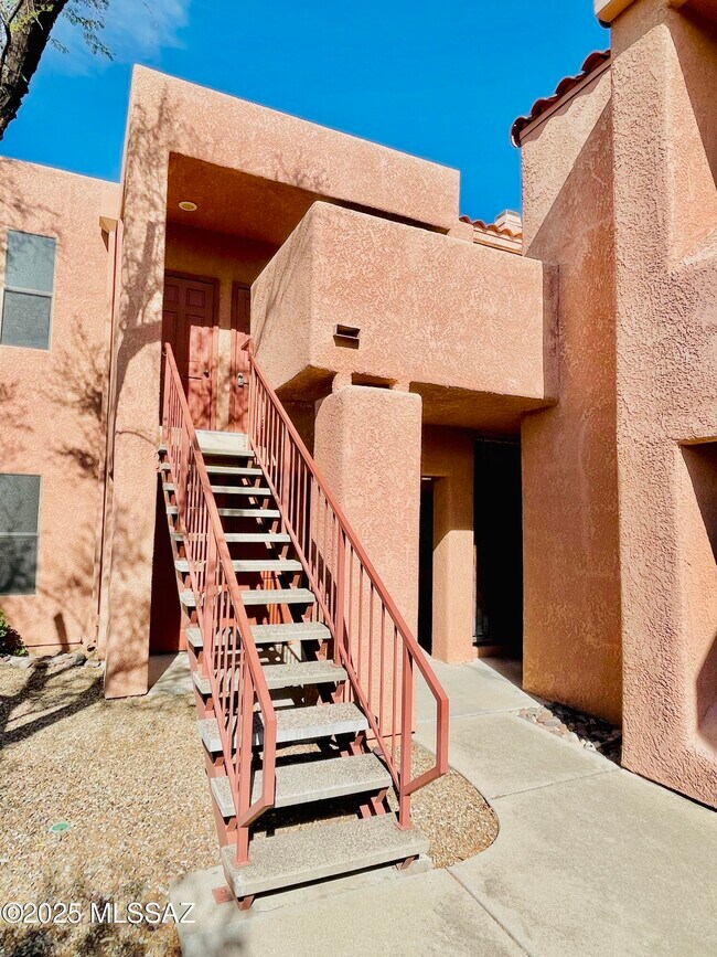 Building Photo - 5051 N Sabino Canyon Rd