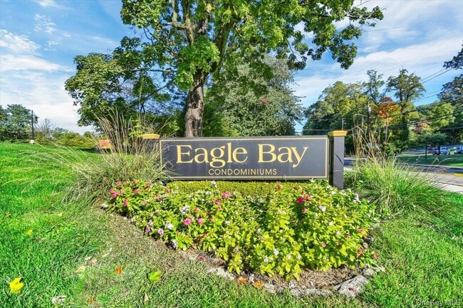 Building Photo - 811 Eagle Bay Dr