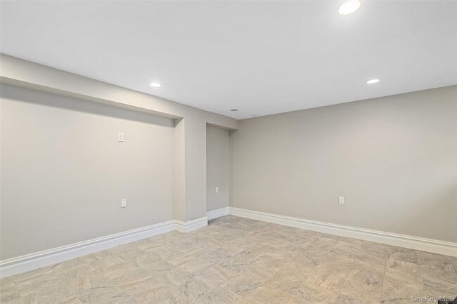 Building Photo - 288 Crestwood Ave