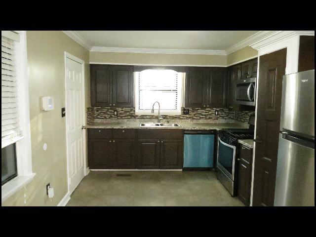 Building Photo - 13 Point O Woods Dr