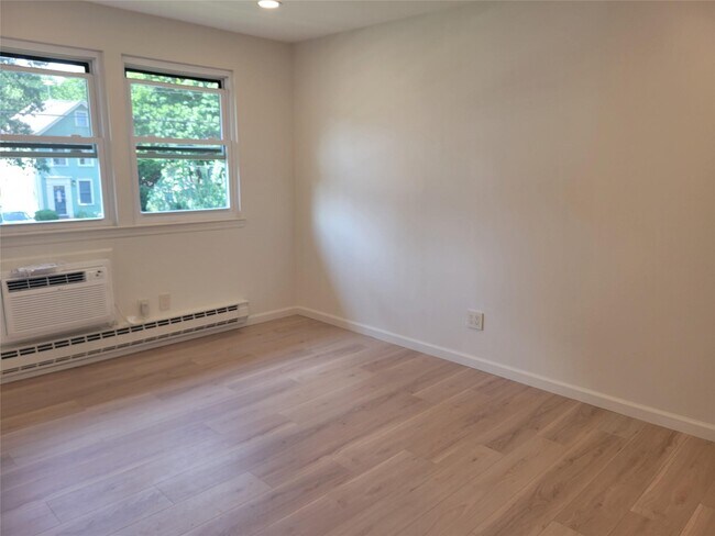 Building Photo - 518 Bedford Ave