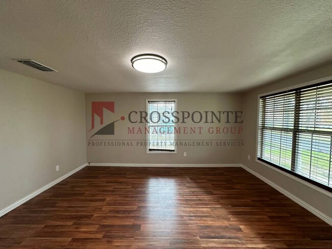 Building Photo - Available Now! 2 Bedroom 1 Bath Across fro...