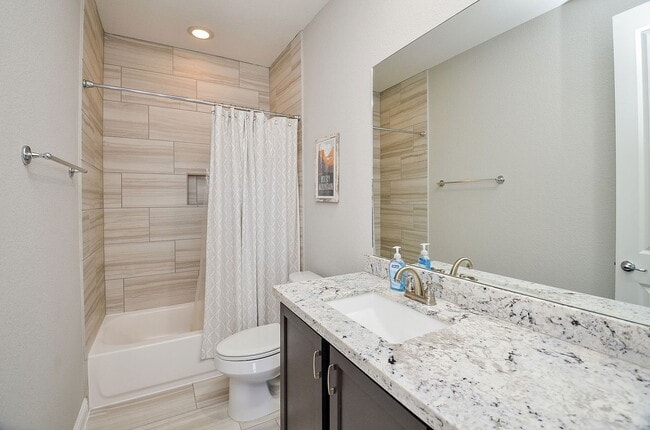 Building Photo - 1223 W 19th St