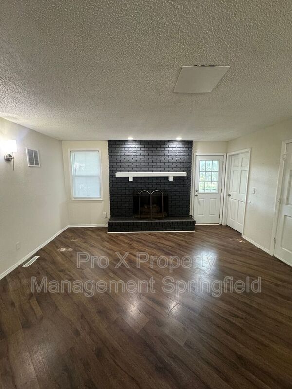 Building Photo - 3332 S Southlyn Pl