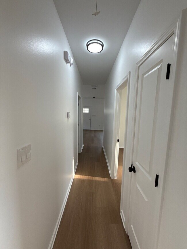 Building Photo - Fully Renovated Spacious 3BR in South Memphis – Section 8 Welcome