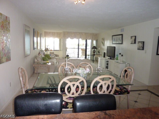 Building Photo - 4821 S Landings Dr