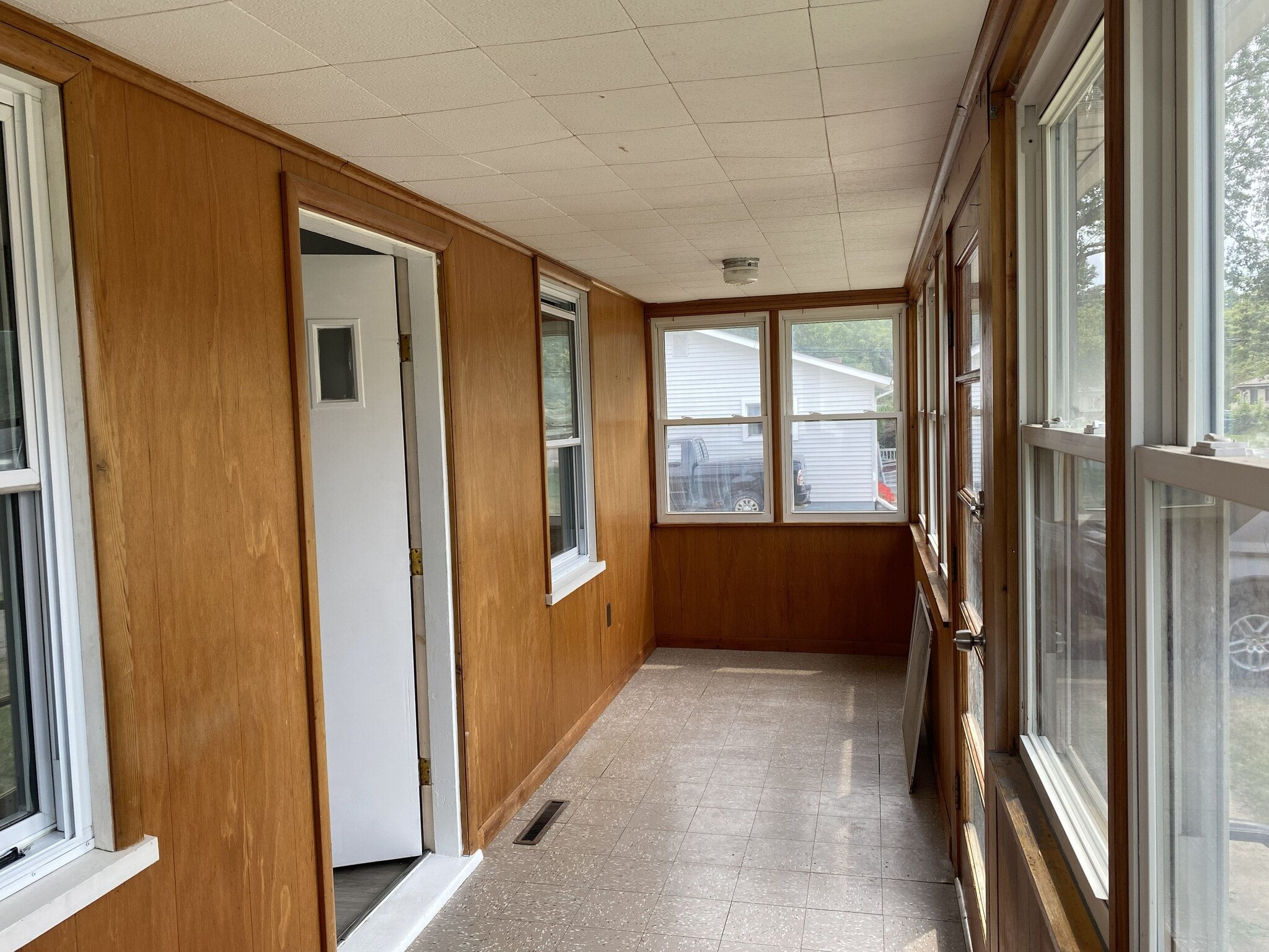 Sun Room - 1831 Short Ave