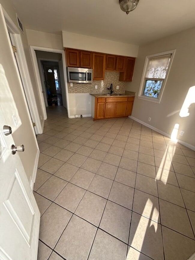 Building Photo - Come see your new home!