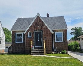 Building Photo - Newly Renovated 3 Bedroom Home