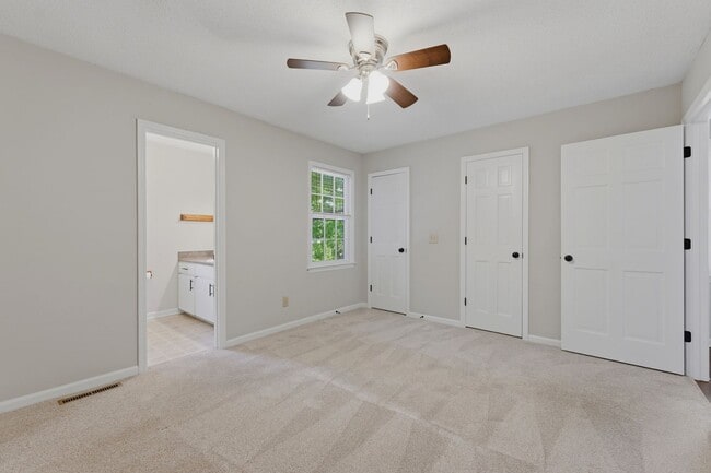Building Photo - Charming Mount Pleasant Townhouse
