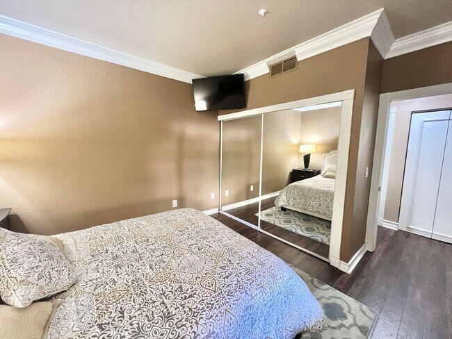 Building Photo - $1000 Off 1st Months Rent! Luxurious 2 Bed...