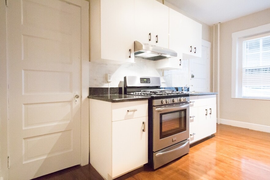 Building Photo - 176 Winthrop Rd