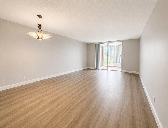 Building Photo - 370 NW 76th Ave